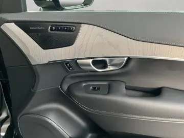 VOLVO XC90 T8 AWD Plug-in Hybrid Ultra-Dark