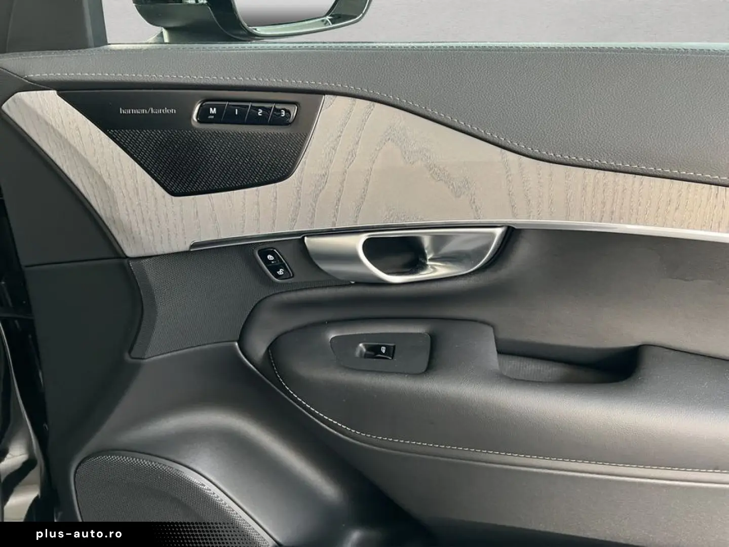 VOLVO XC90 T8 AWD Plug-in Hybrid Ultra-Dark