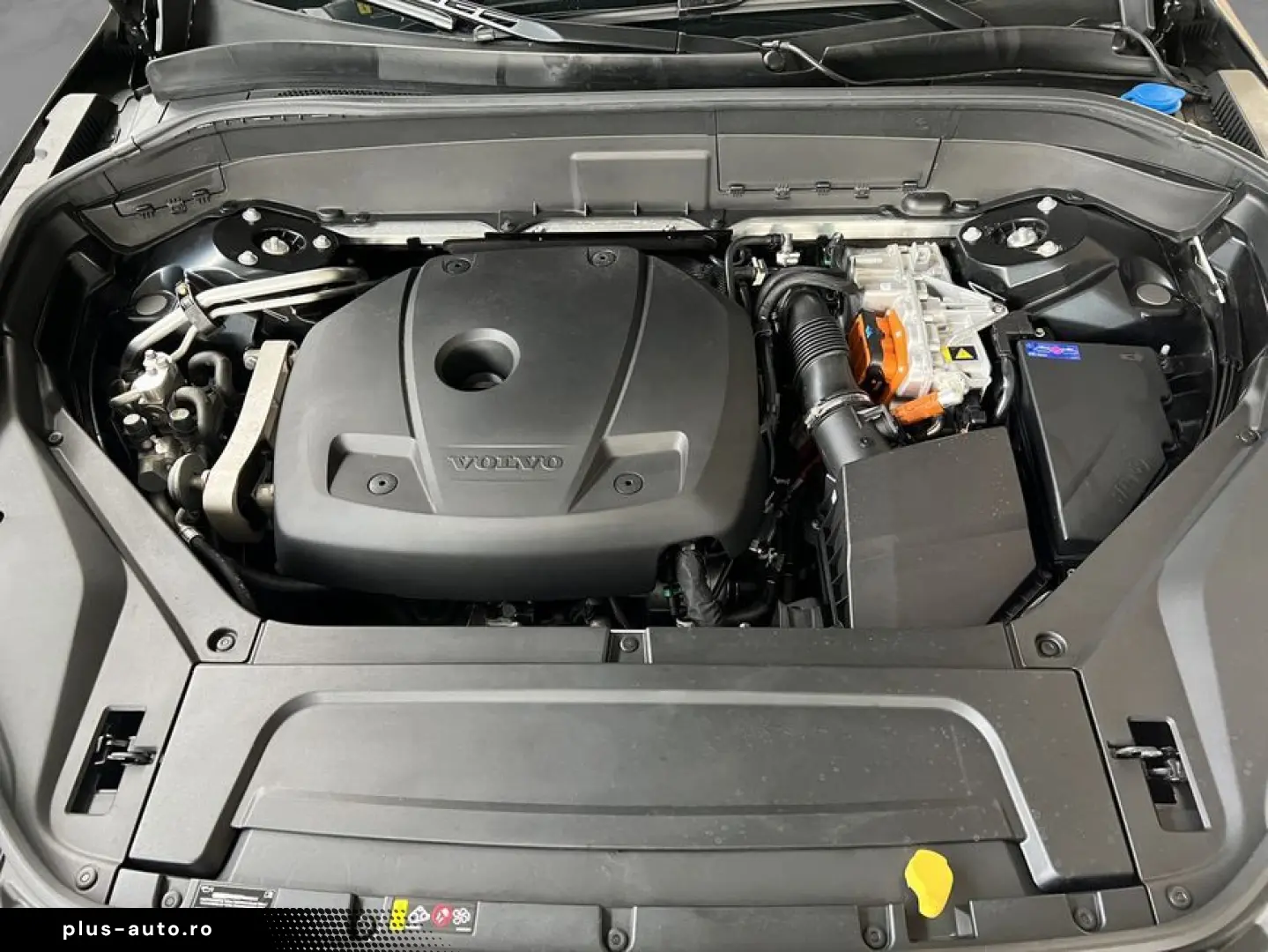 VOLVO XC90 T8 AWD Plug-in Hybrid Ultra-Dark