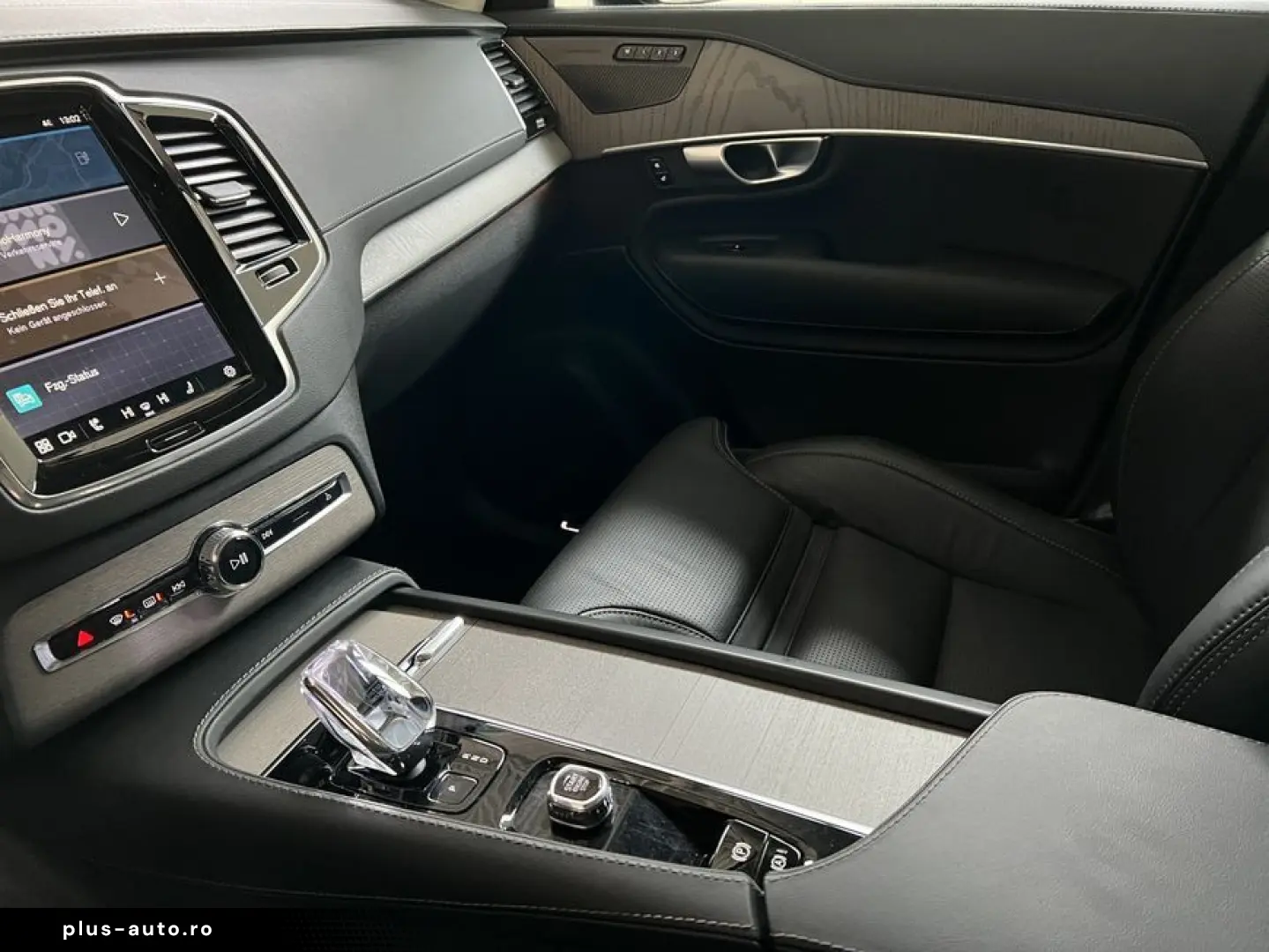 VOLVO XC90 T8 AWD Plug-in Hybrid Ultra-Dark