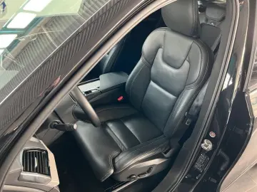 VOLVO XC90 T8 AWD Plug-in Hybrid Ultra-Dark