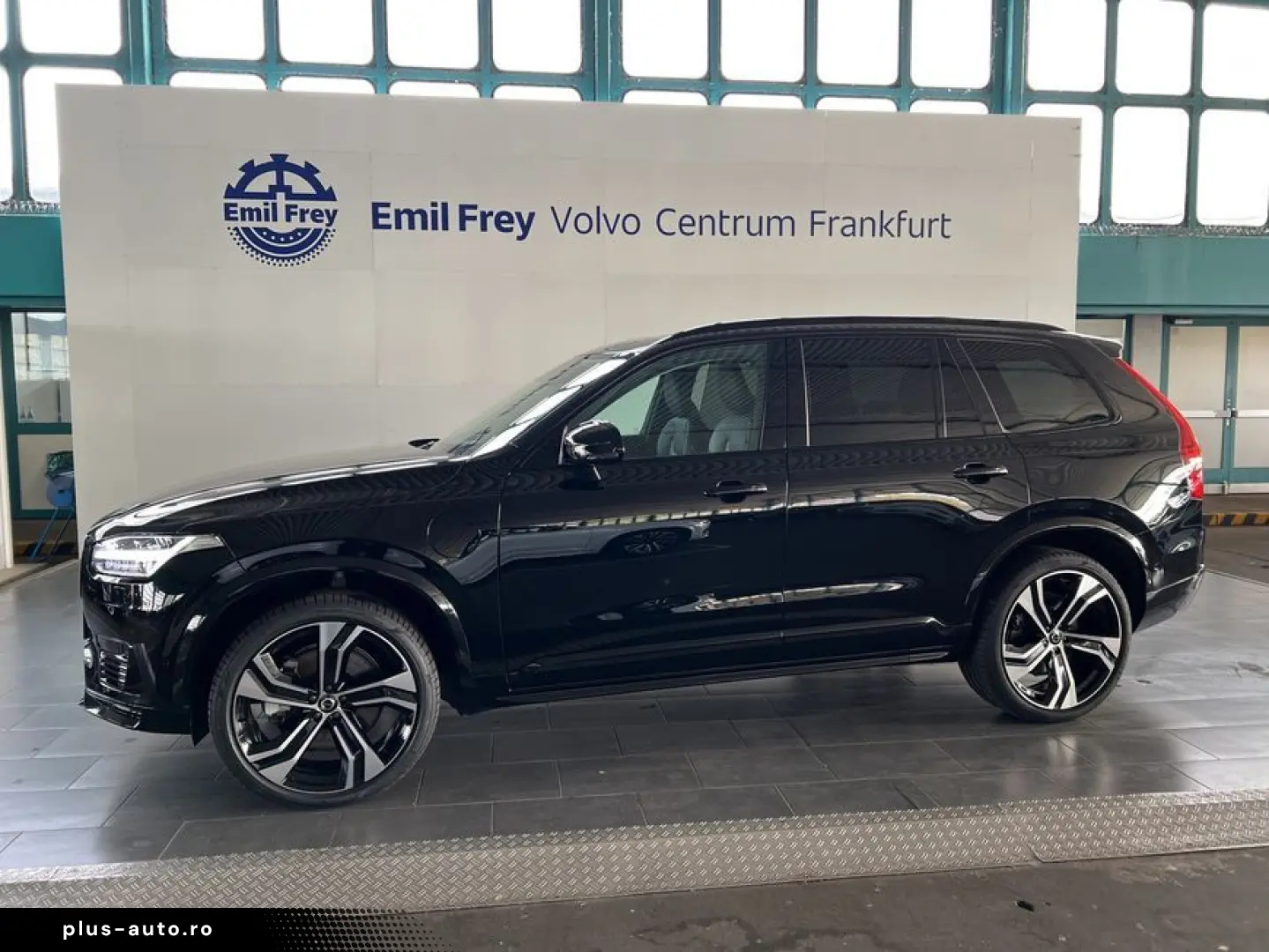 VOLVO XC90 T8 AWD Plug-in Hybrid Ultra-Dark