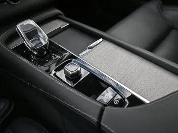 VOLVO XC90 B5 Ultimate Bright AWD MASS LUFT BW HUD