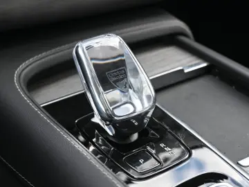 VOLVO XC90 B5 Ultimate Bright AWD MASS LUFT BW HUD