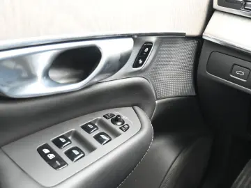 VOLVO XC90 B5 Ultimate Bright AWD MASS LUFT BW HUD