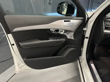 VOLVO XC90 Ultra Dark Recharge AWD B&W 7-SITZE