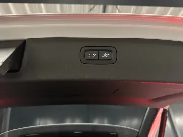 VOLVO XC90 Ultra Dark Recharge AWD B&W 7-SITZE