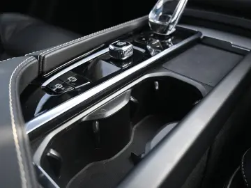 VOLVO XC90 T8 AWD Ultimate Dark 360  LUFT