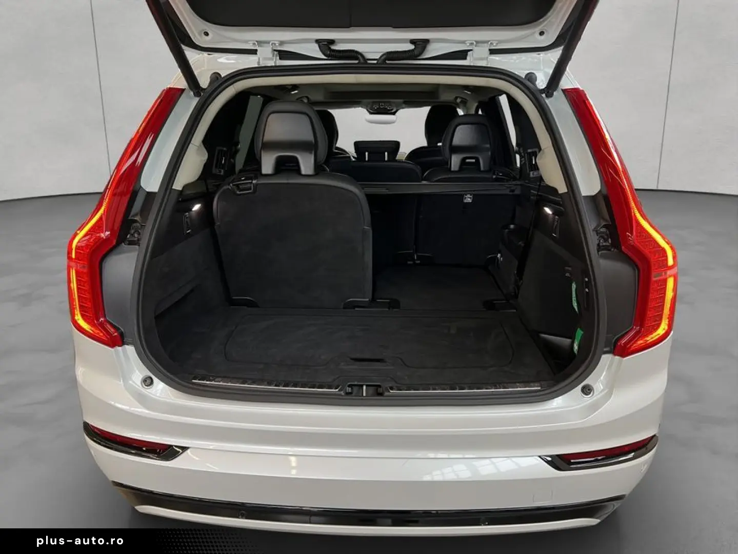 VOLVO XC90 T8 AWD Recharge Ultimate-Dark B&W 360