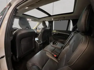 VOLVO XC90 T8 AWD Recharge Ultimate-Dark B&W 360