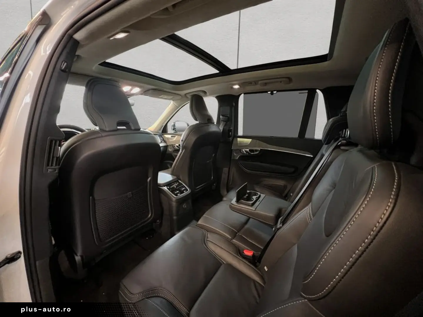 VOLVO XC90 T8 AWD Recharge Ultimate-Dark B&W 360