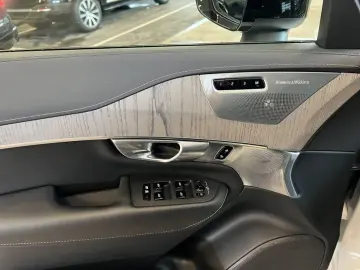 VOLVO XC90 T8 AWD Recharge Ultimate-Dark B&W 360
