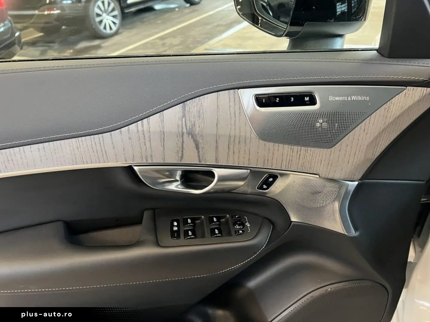 VOLVO XC90 T8 AWD Recharge Ultimate-Dark B&W 360