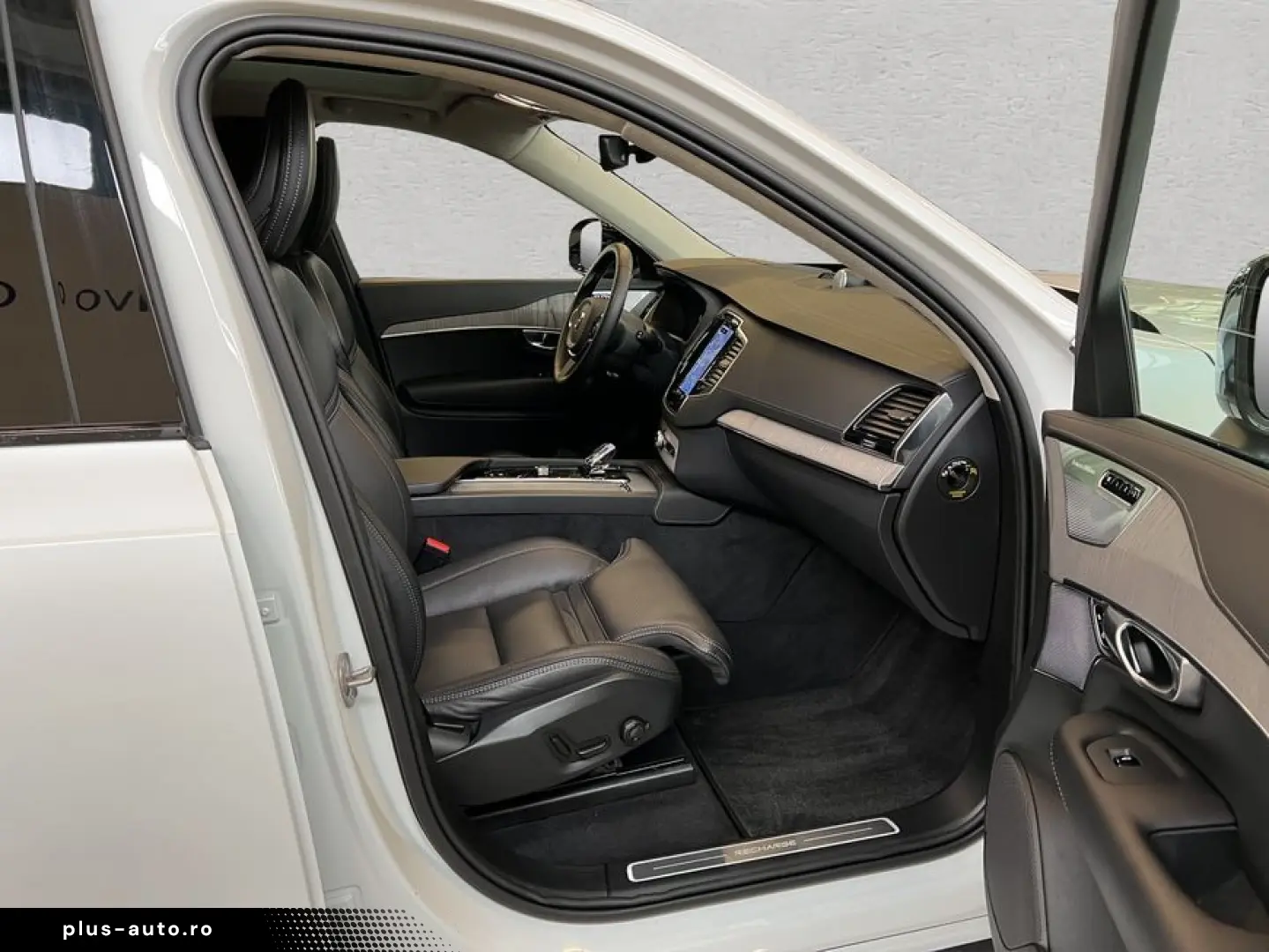 VOLVO XC90 T8 AWD Recharge Ultimate-Dark B&W 360