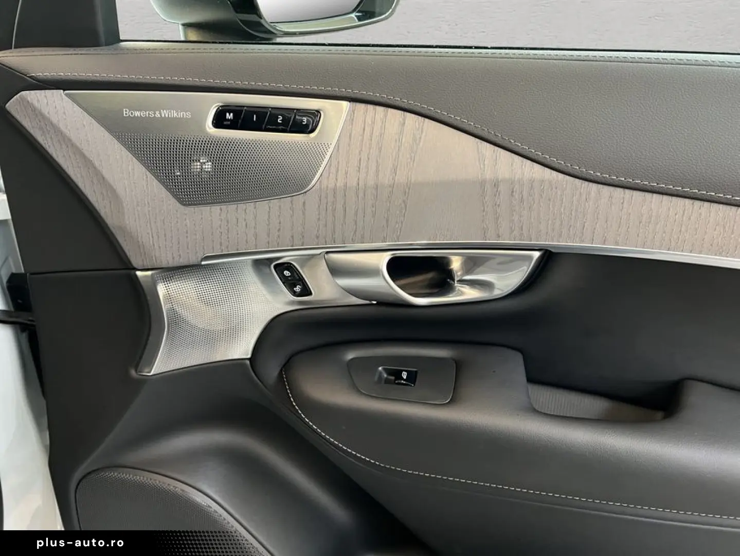 VOLVO XC90 T8 AWD Recharge Ultimate-Dark B&W 360