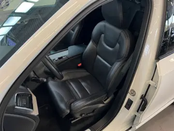 VOLVO XC90 T8 AWD Recharge Ultimate-Dark B&W 360