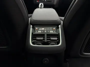 VOLVO XC90 T8 Plus Bright Facelift Head-Up PANO 360 AC