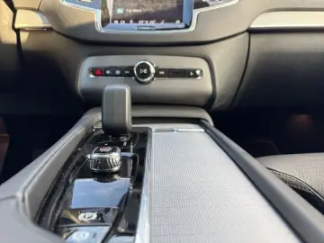 VOLVO XC90 Plus Dark T8 AWD 7-Sitzer