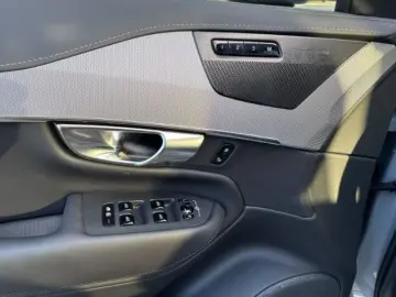 VOLVO XC90 Plus Dark T8 AWD 7-Sitzer