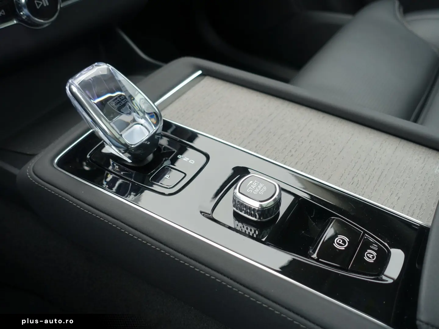 VOLVO XC90 T8 Dark AWD B&W HeadUP Pano 360  FourC