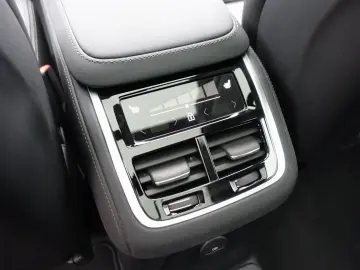 VOLVO XC90 T8 Dark AWD B&W HeadUP Pano 360  FourC