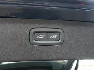 VOLVO XC90 T8 Dark AWD B&W HeadUP Pano 360  FourC