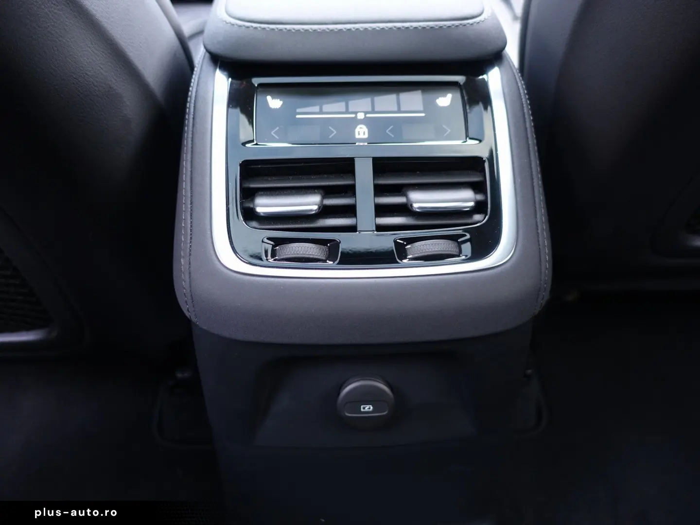 VOLVO XC90 Ultra Dark T8 AWD  PANO HUD FOUR-C B&W