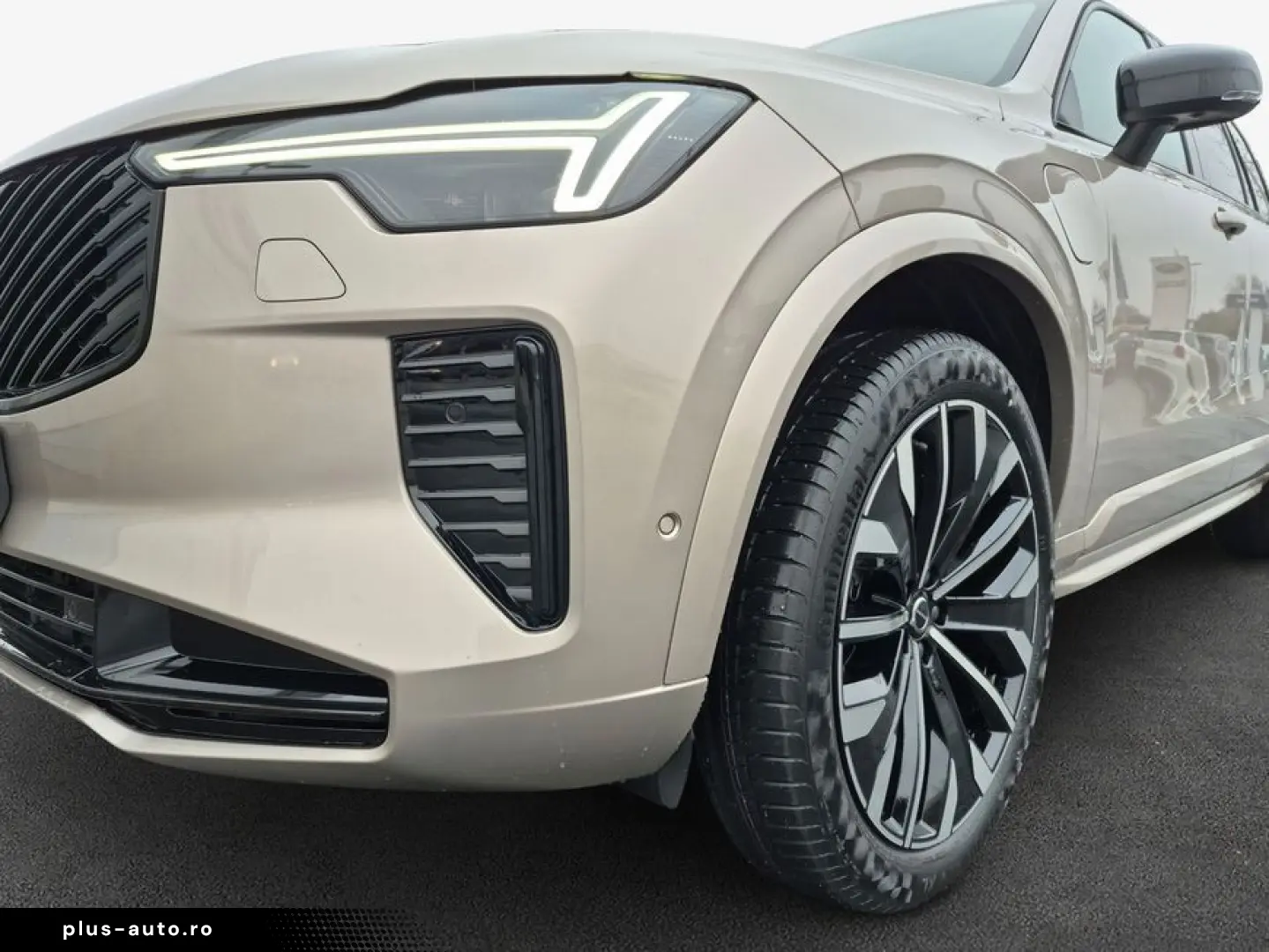 VOLVO XC90 T8 AWD Plug-in Hybrid Plus Dark Pano HuD