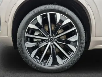 VOLVO XC90 T8 AWD Plug-in Hybrid Plus Dark Pano HuD