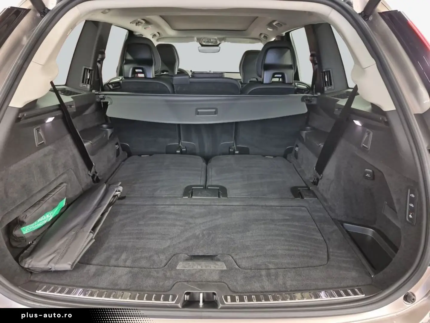 VOLVO XC90 T8 AWD Plug-in Hybrid Plus Dark Pano HuD