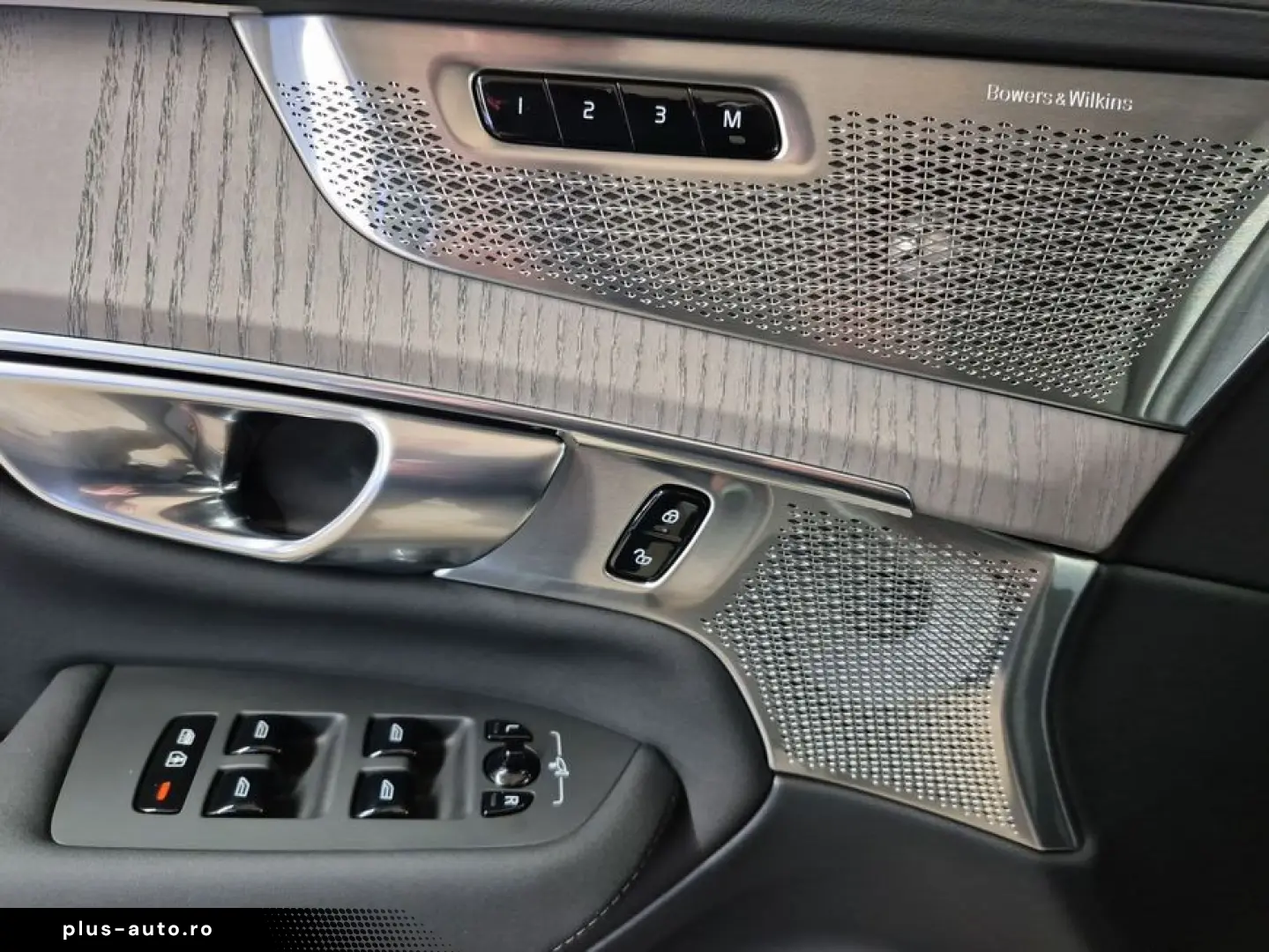 VOLVO XC90 T8 AWD Plug-in Hybrid Plus Dark Pano HuD