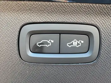 VOLVO XC90 T8 Plus Bright LUFT AHK B&W PANO HAED UP