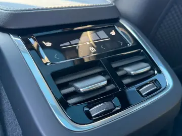 VOLVO XC90 T8 Plus Bright LUFT AHK B&W PANO HAED UP