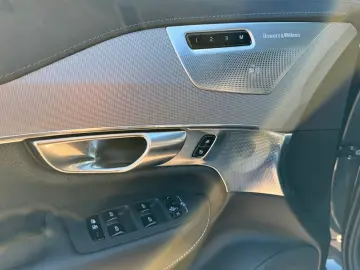 VOLVO XC90 T8 Plus Bright LUFT AHK B&W PANO HAED UP