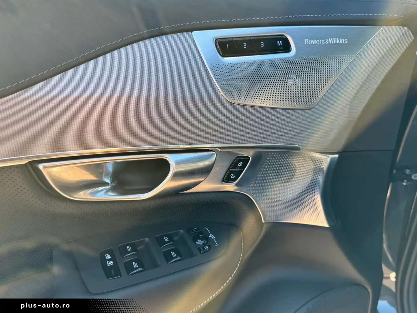 VOLVO XC90 T8 Plus Bright LUFT AHK B&W PANO HAED UP