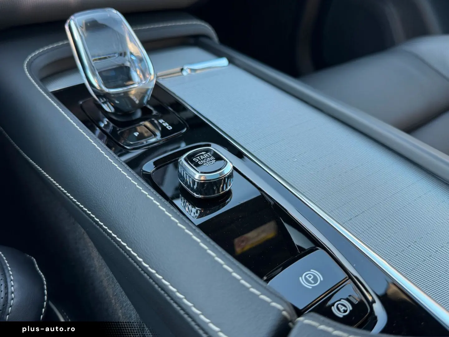 VOLVO XC90 T8 Plus Bright LUFT AHK B&W PANO HAED UP