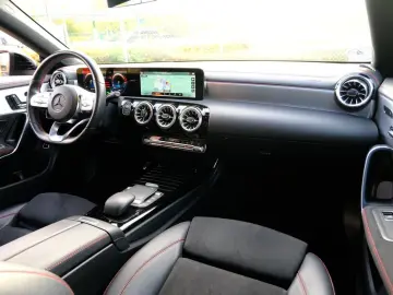 MERCEDES-BENZ CLA 250 e AMG