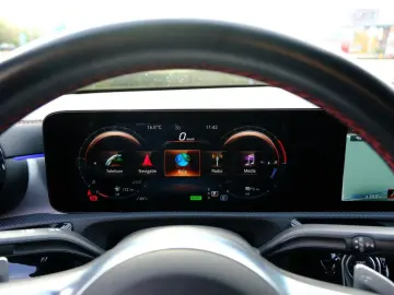 MERCEDES-BENZ CLA 250 e AMG