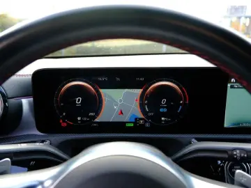 MERCEDES-BENZ CLA 250 e AMG