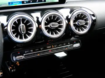 MERCEDES-BENZ CLA 250 e AMG