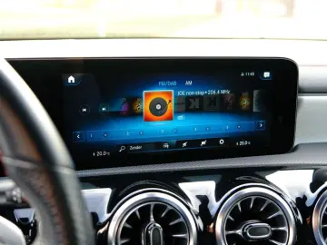 MERCEDES-BENZ CLA 250 e AMG