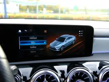 MERCEDES-BENZ CLA 250 e AMG