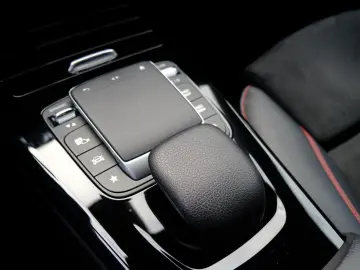 MERCEDES-BENZ CLA 250 e AMG