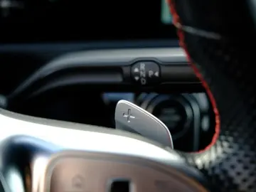 MERCEDES-BENZ CLA 250 e AMG