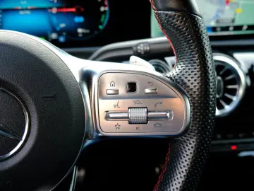 MERCEDES-BENZ CLA 250 e AMG