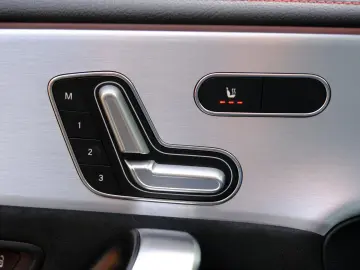 MERCEDES-BENZ CLA 250 e AMG