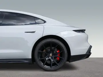 PORSCHE Taycan GTS Surround-View InnoDrive Sitzbelüftung