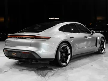 PORSCHE Taycan RWD Ambient VENT PANO 21