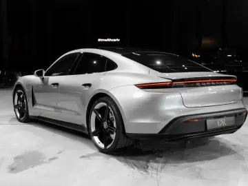 PORSCHE Taycan RWD Ambient VENT PANO 21