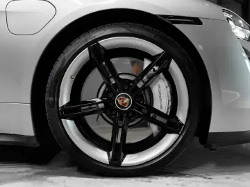 PORSCHE Taycan RWD Ambient VENT PANO 21